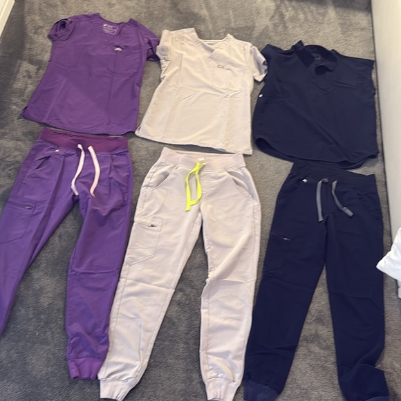 3 Sets of Figs Scrub Pants in Purple, khaki and Navy, all sized XXS - Picture 2 of 7